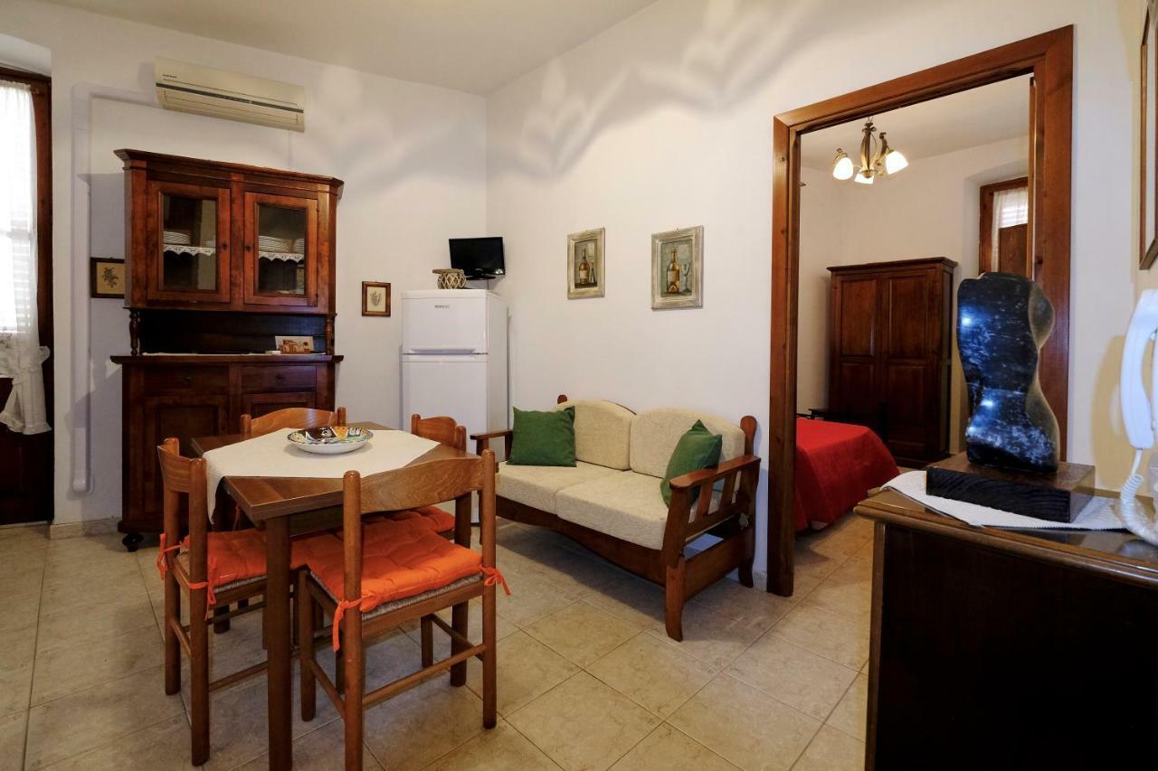 إيغليزياس Bed & Breakfast L'Aquilino المظهر الخارجي الصورة